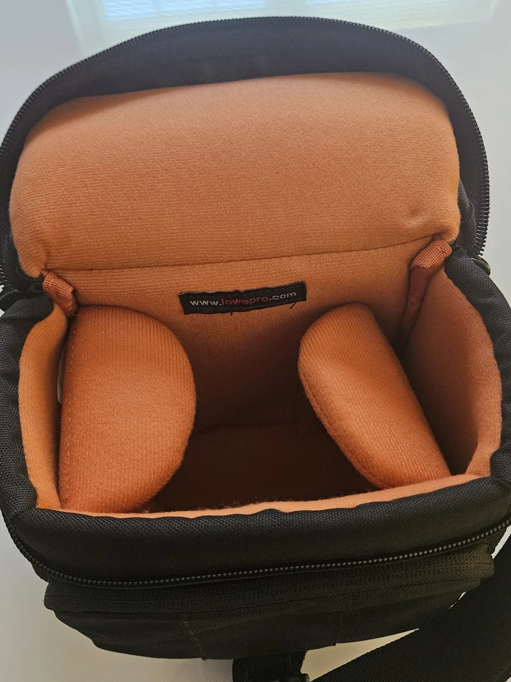 Lowepro Aventura 140 Black Compact Camera Shoulder Bag